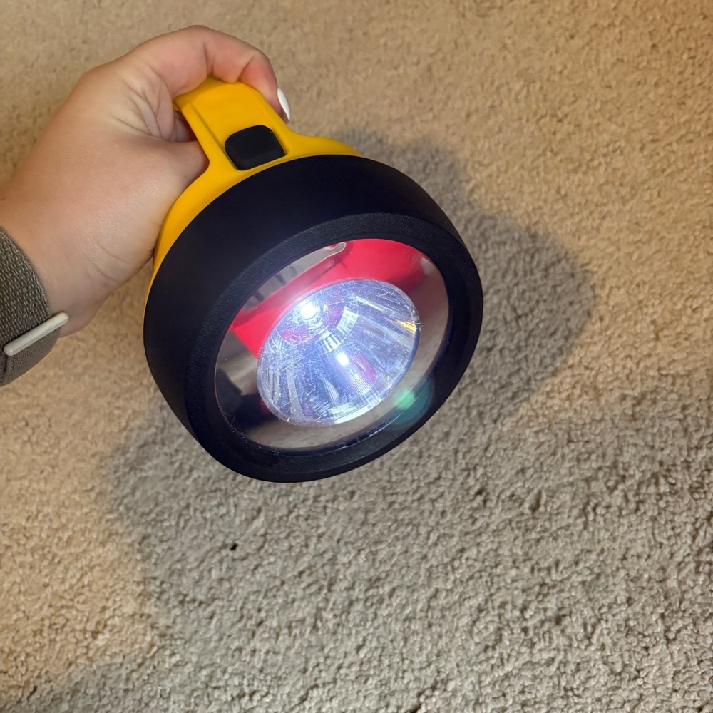 Eveready Flashlight - Picture 4 of 4